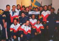 El Equipo Espa�ol con los dos  representantes de Kenwakai (Nantes, Francia)